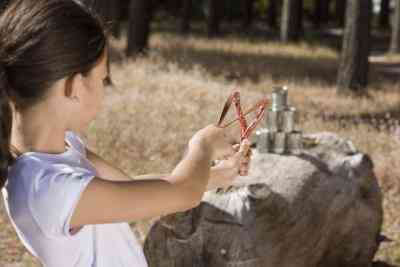 Cómo Construir una Sencilla Catapulta para los Niños
