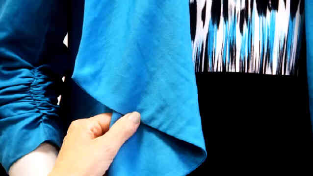 ¿Qué Tipo de Camisa Va Con una Falda Lápiz?