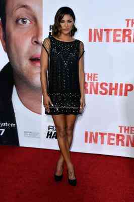 La Mejor Ropa para Mujeres Con Piernas Largas y una Corta en la Cintura