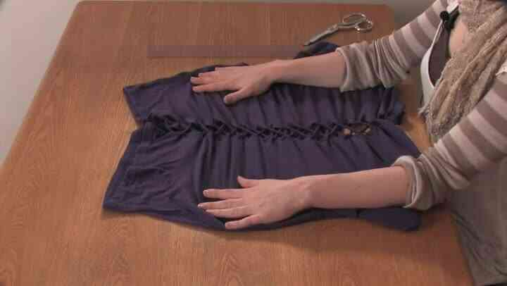 Pasos para saber Cómo Cortar Camisetas Como un Corsé Sin Coser