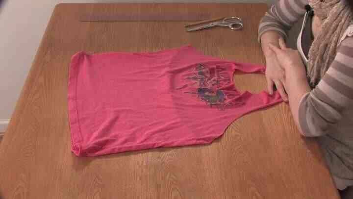 ¿Cómo puedo Cortar una Camiseta En un Halter?