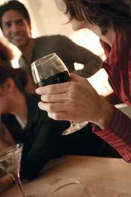 ¿Qué Puede una Señora de Desgaste en una Informal de Vino Partido?