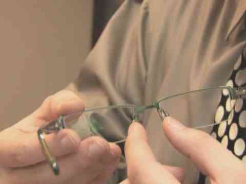 Cómo Obtener un Ajuste Adecuado para los Hombres de Anteojos