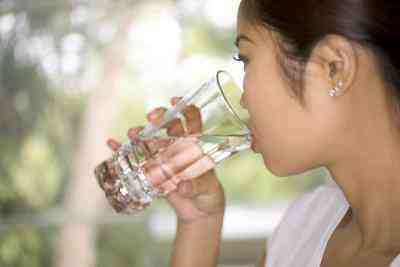 Cómo bajar de Retención de Agua de Peso Durante el Período de
