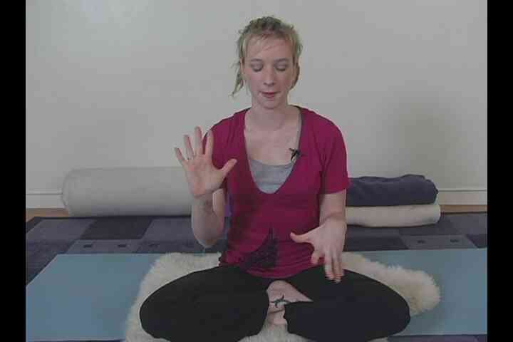 Yoga Pose de Oración para Aliviar el dolor de Cabeza