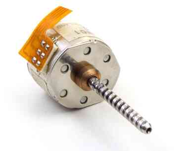 Cómo Cargar una Batería de 12V Con un Motor de CC