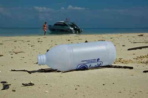 ¿Cuáles Son las Materias Primas de Botellas de Plástico?