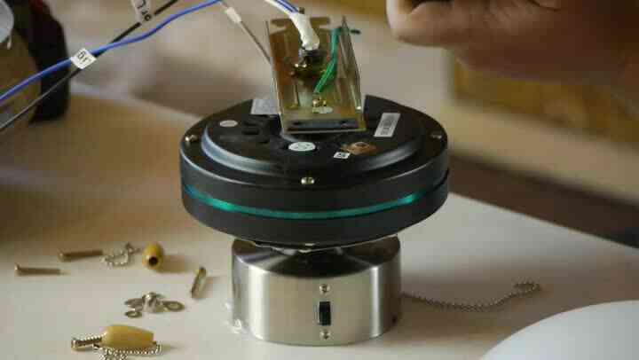 Cómo Montar un Ventilador de Techo De la Caja