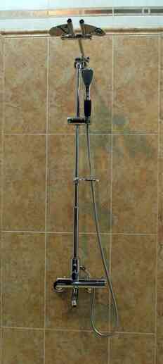 Cómo Utilizar Travertino en una Ducha