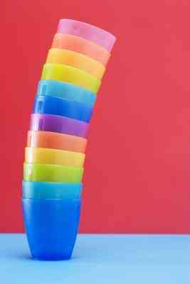 Cómo Despegar los Vasos de Plástico