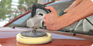 Forma segura de eliminar pequeños arañazos de la pintura de su auto