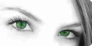 Escoger el derecho de maquillaje para ojos verdes