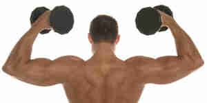 Hacer ejercicios de hombro: hombro muscular entrenamiento