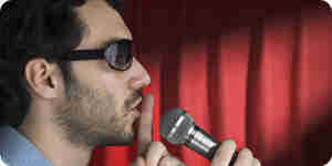 Actor con microfono