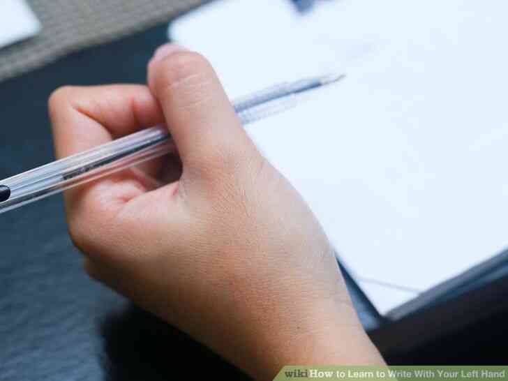 Image titulado Aprender a Escribir Con la Mano Izquierda el Paso 8