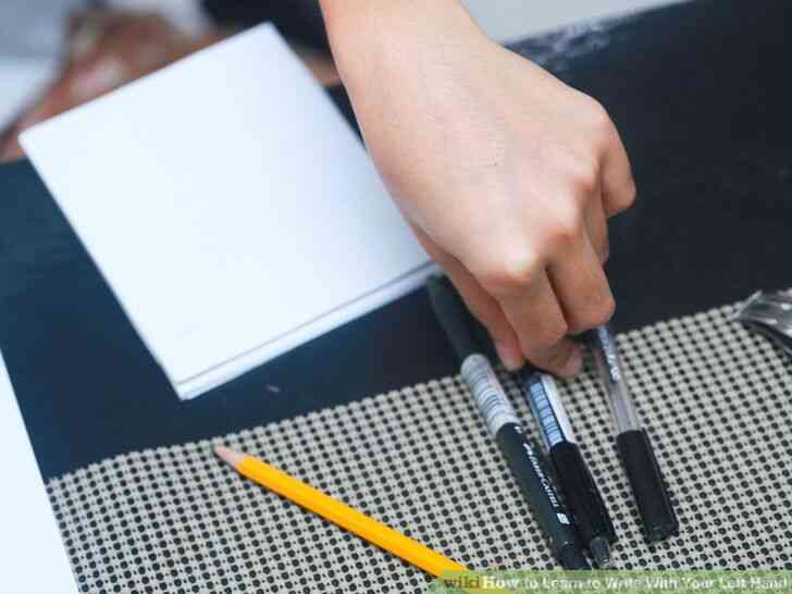 Image titulado Aprender a Escribir Con la Mano Izquierda el Paso 10