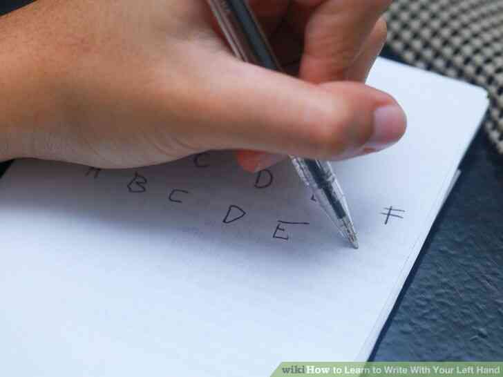 Image titulado Aprender a Escribir Con la Mano Izquierda el Paso 5