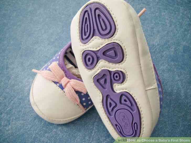 Imagen titulada Elegir a un Bebé durante los Primeros Zapatos de Paso de 6