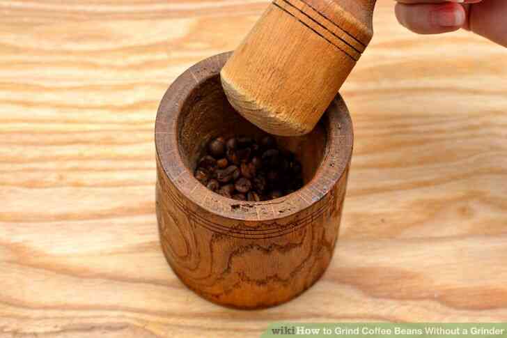 Imagen titulada Moler Granos de Café Sin Molinillo de Paso de 1