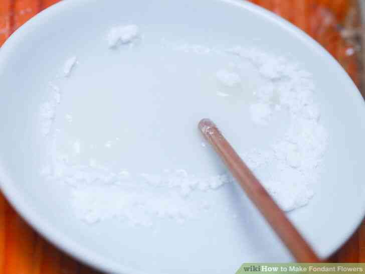 Imagen titulada Hacer Flores de Fondant Paso 6