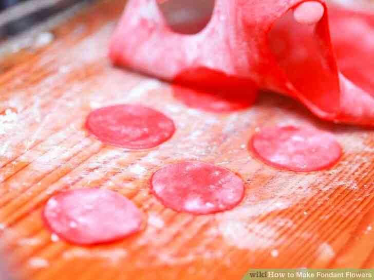 Imagen titulada Hacer Flores de Fondant Paso 9