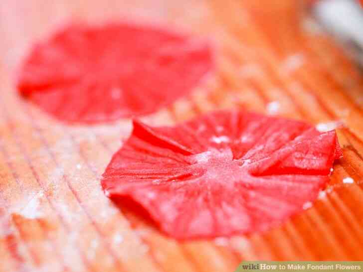 Imagen titulada Hacer Flores de Fondant Paso 10