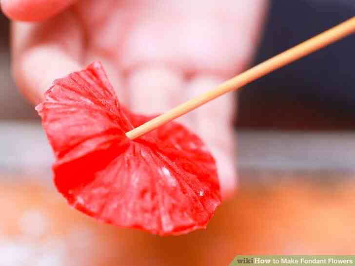 Imagen titulada Hacer Flores de Fondant Paso 11