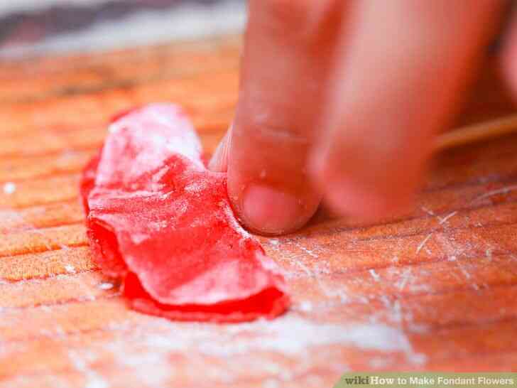 Imagen titulada Hacer Flores de Fondant Paso 12