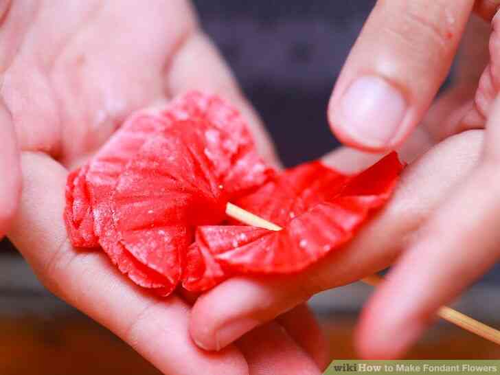Imagen titulada Hacer Flores de Fondant Paso 13