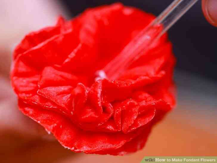 Imagen titulada Hacer Flores de Fondant Paso 15