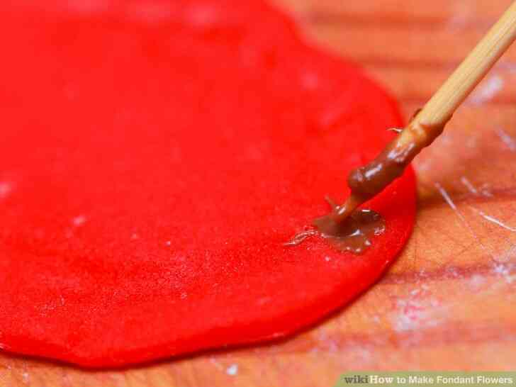 Imagen titulada Hacer Flores de Fondant Paso 20