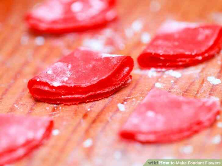Imagen titulada Hacer Flores de Fondant Paso 4