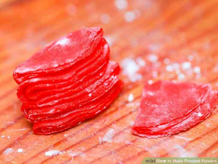 Imagen titulada Hacer Flores de Fondant Paso 5