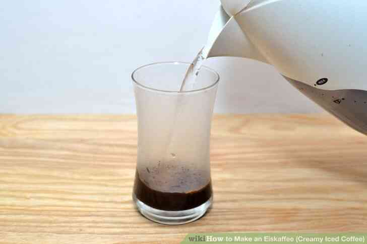 Imagen titulada Hacer un Eiskaffee (Cremoso Helado de Café) Paso 1