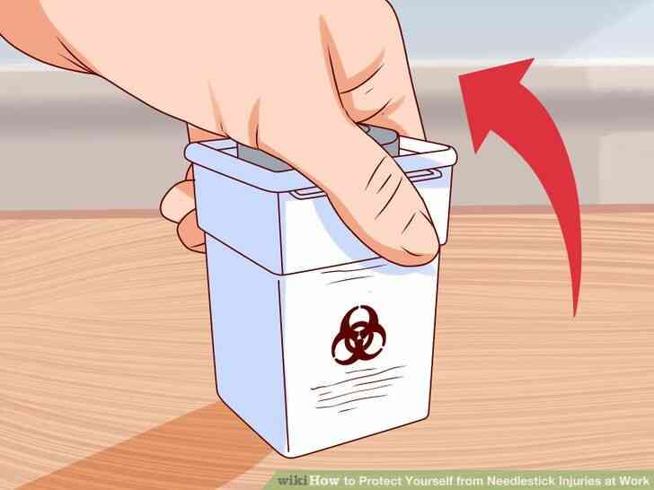 Imagen titulada Protegerse de Lesiones por Pinchazo de aguja en el Trabajo de Step 7
