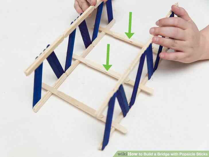 Imagen titulada la construcción de un Puente con Palitos de Helado Paso 17