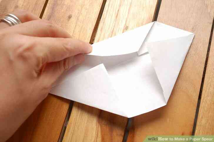 Imagen titulada Hacer un Papel Lanza Paso 7