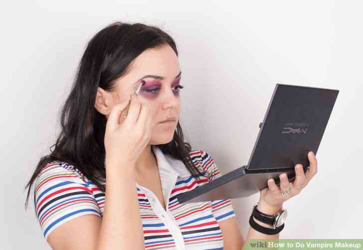 Imagen titulada Hacer de Vampiro Maquillaje Paso 6
