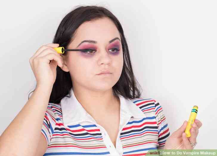 Imagen titulada Hacer de Vampiro Maquillaje Paso 7