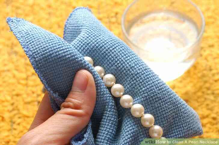 Imagen titulada Limpiar Un Collar de Perlas Paso 2
