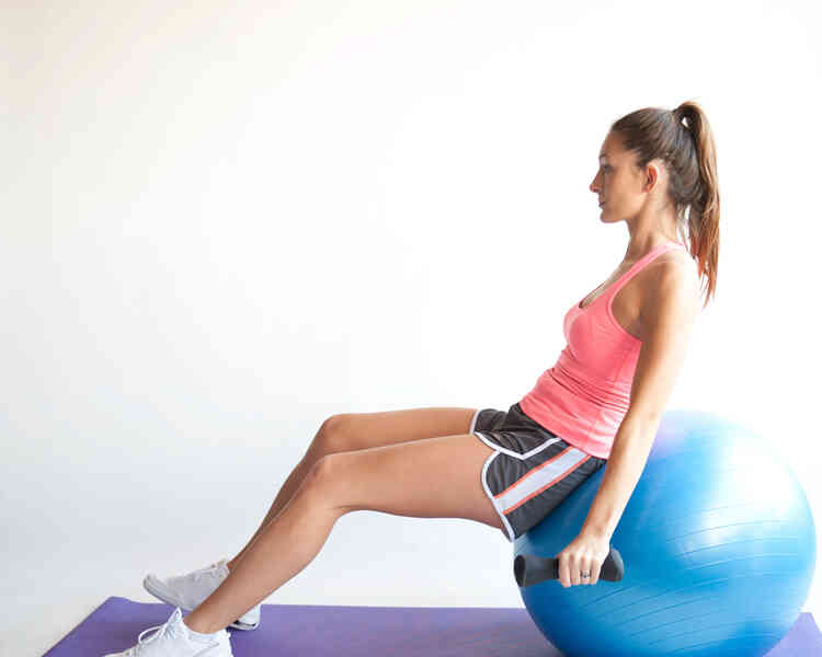 Cómo Hacer un Rollback Con una Pelota de Ejercicio